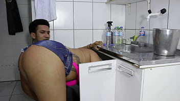 Ninfeta Sedutora Provocou o Zelador até